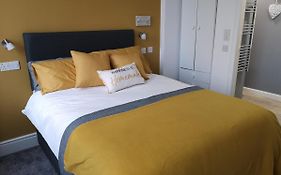 Double Ensuite Bedroom Near Edinburgh